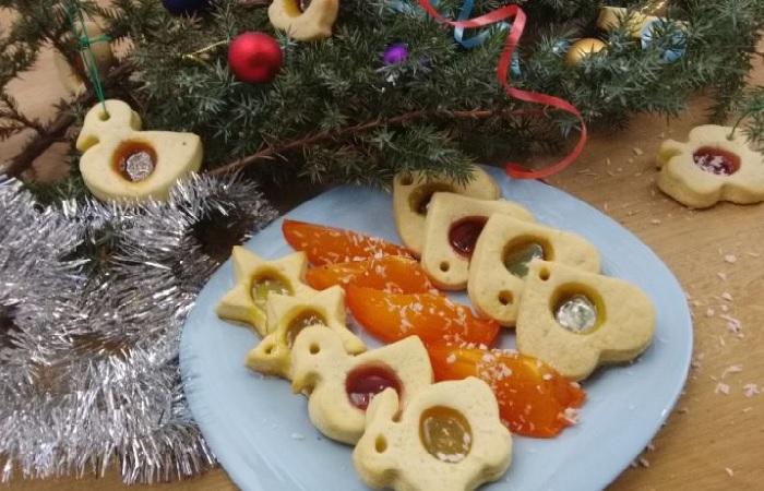 Витражное домашнее печенье на Рождество