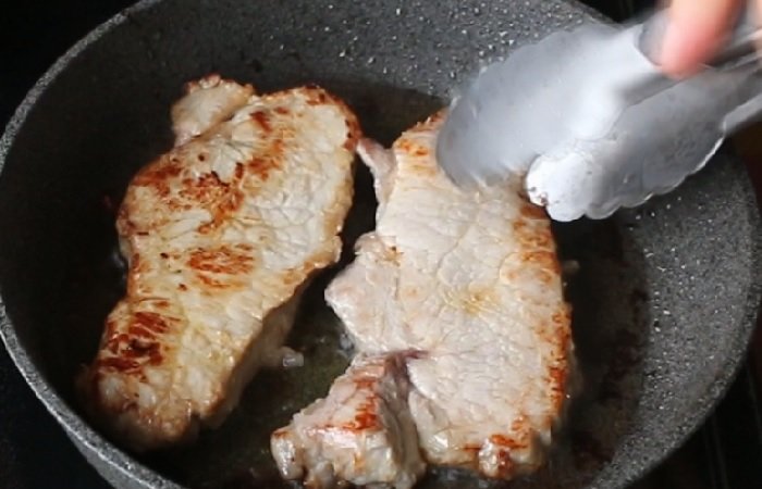 Как приготовить мясо на сковороде - обжарим свиную вырезку