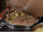 Заливка долек груш шоколадно-сливочным ганашем