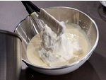 Подготовка сливочного мусса - введение итальянской меренги в сливочный сыр