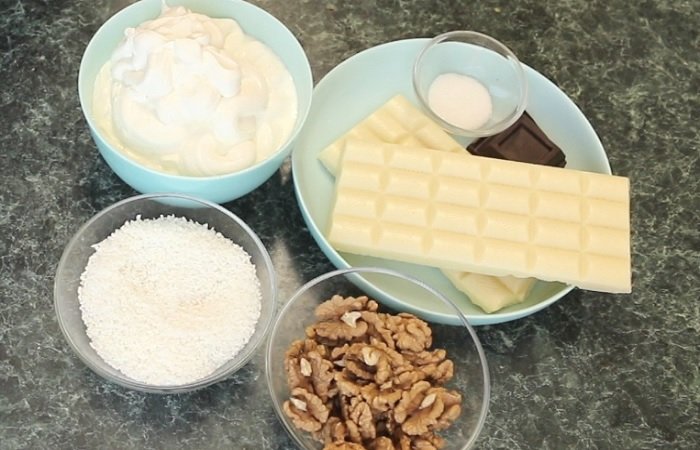 Ингредиенты для кокосового торта с кокосовым шоколадным кремом, фото