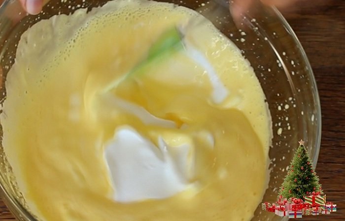 Ореховый бисквит на молоке по классическому рецепту, смешивание белков и желтков