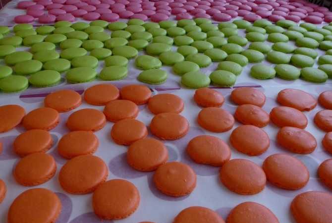 Разноцветные безе(меренги) для макарон