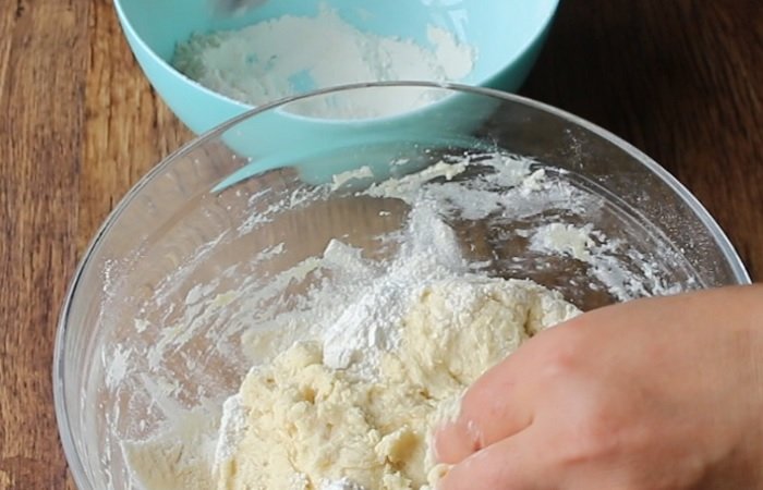 Как приготовить безопарное скороспелое дрожжевое тесто на кефире или простокваше, простой рецепт 