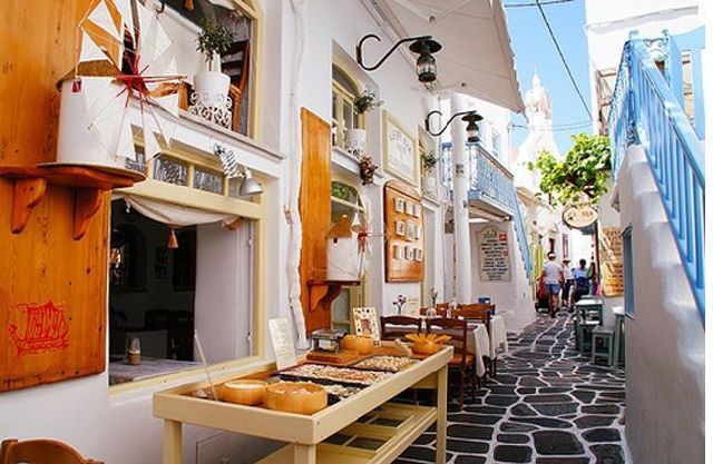 Средиземноморские улочки и рестораны