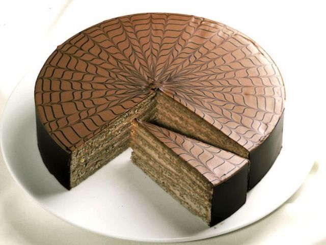 Торт Эстерхази с шоколадной глазурью